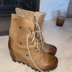 Sorel wedged leather boot